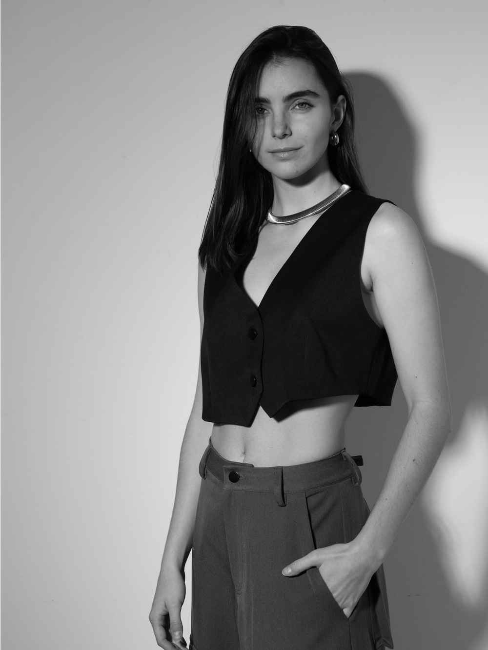 Black Sleeveless Cropped Vest - Picture 2 of 2